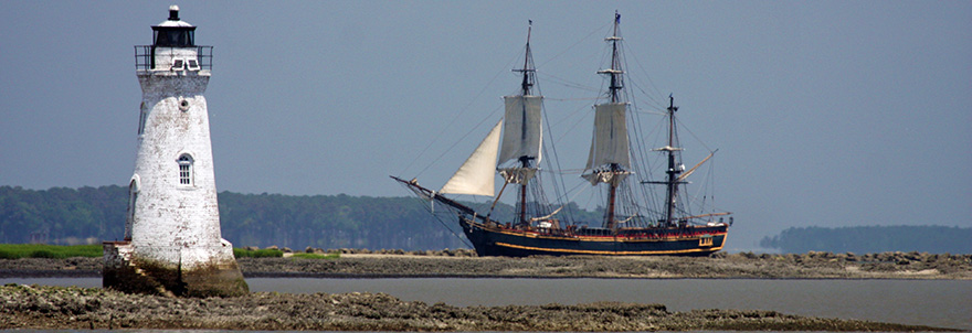 tall-ship-bounty-cockspur-lighthouse-c-bruce-tuten-creative-commons-880x302